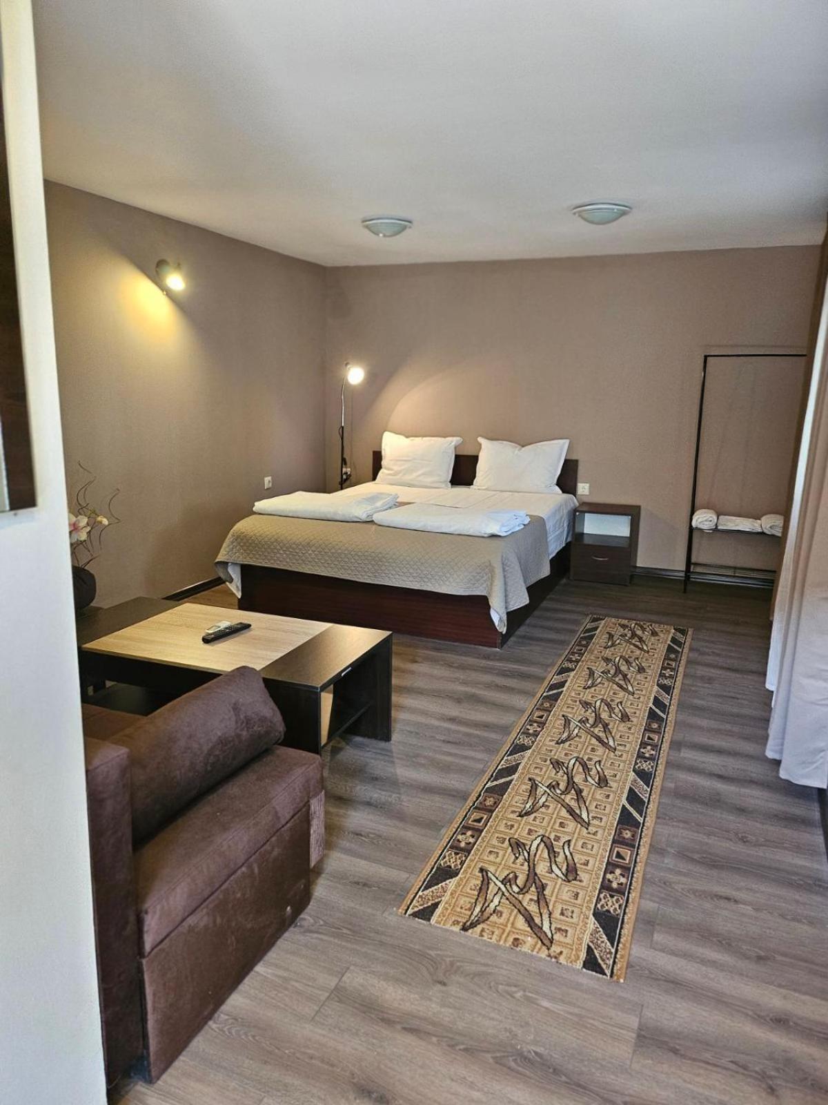 Orehite-Family Hotel ,Food & Pool Bozhichen Экстерьер фото