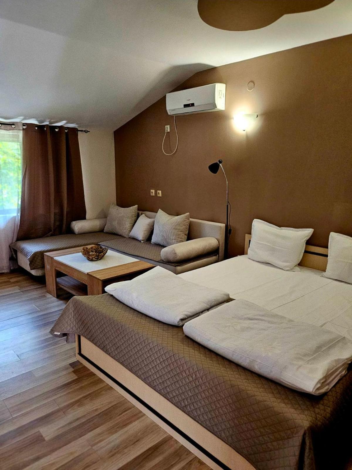 Orehite-Family Hotel ,Food & Pool Bozhichen Экстерьер фото